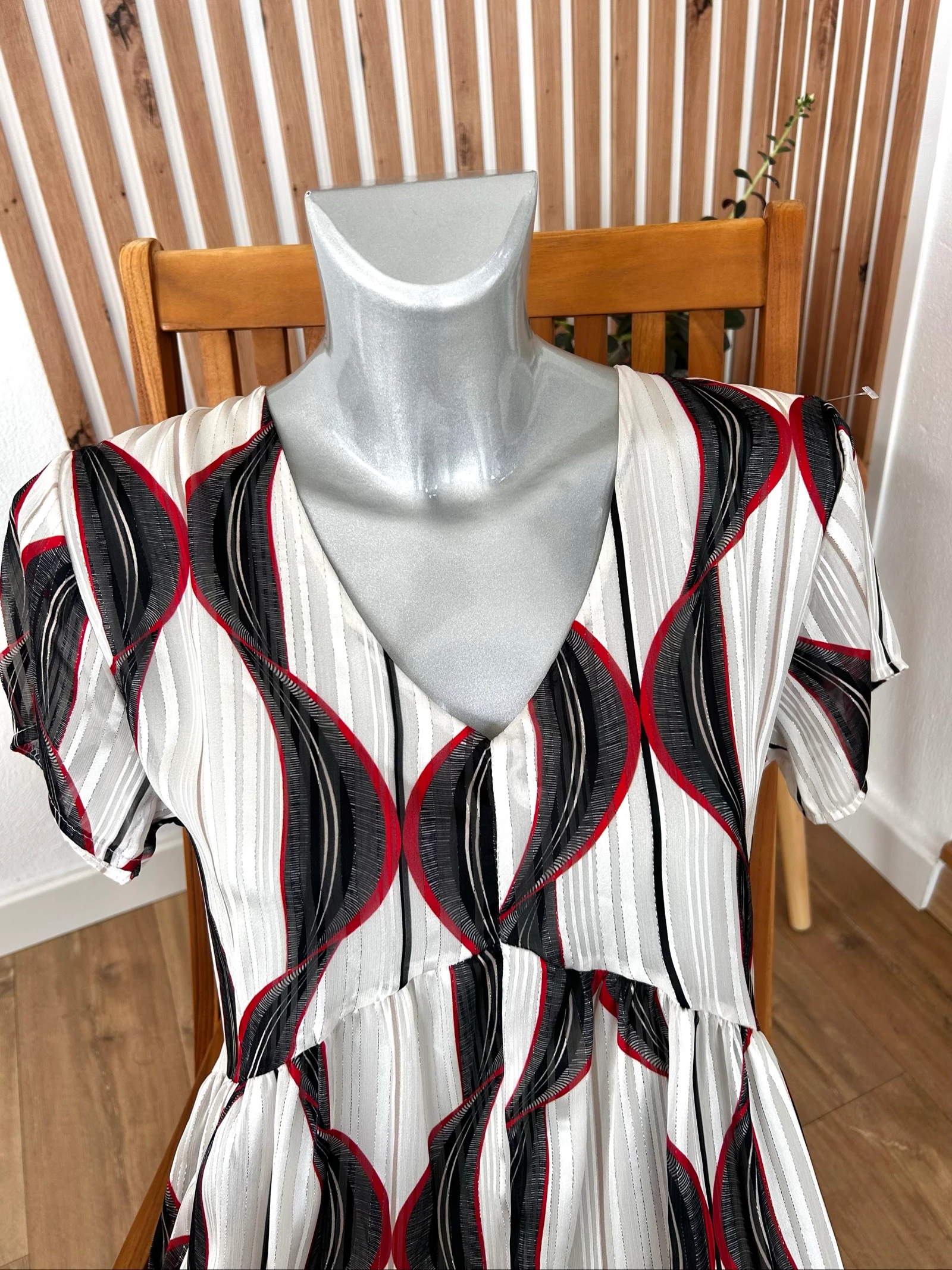 Magnificent Made in Italy dress brand new with its tag. – photo 9